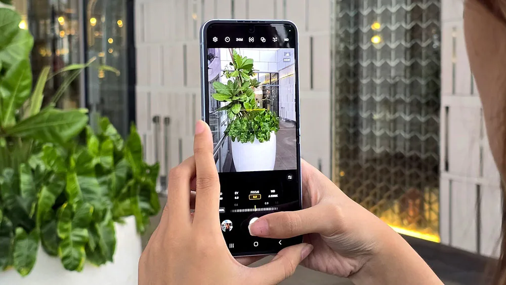 Samsung Galaxy Z Flip6 Akhirnya Mendukung Fitur Expert RAW